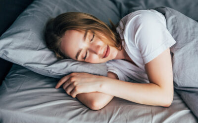 Dormire bene fa bene anche all’udito: ecco perché il riposo è un alleato dell’orecchio